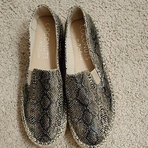Coconuts by Matisse Black and Tan Espadrilles